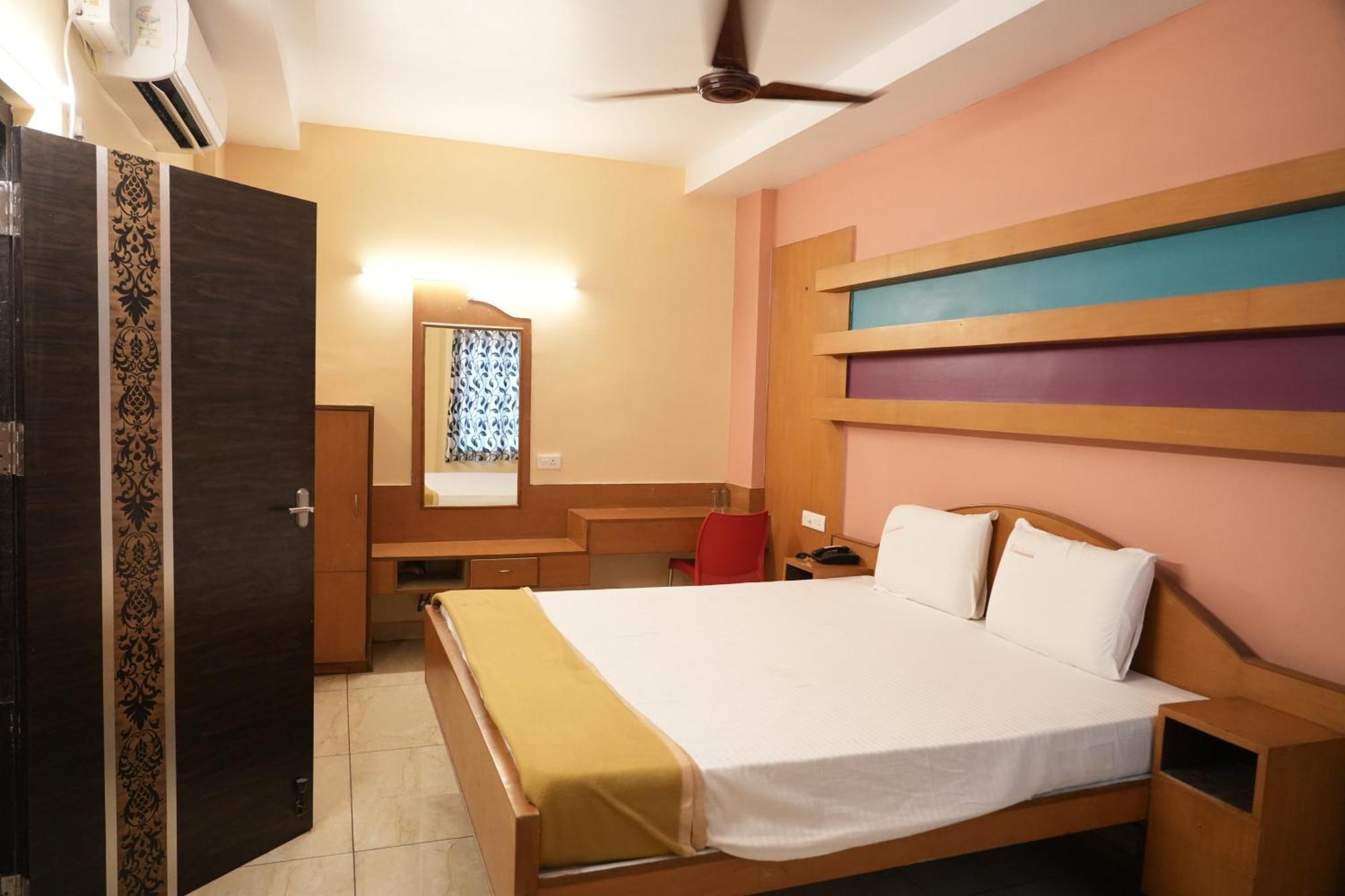 Sri Krishnan Residency Hotel Pollachi Bagian luar foto