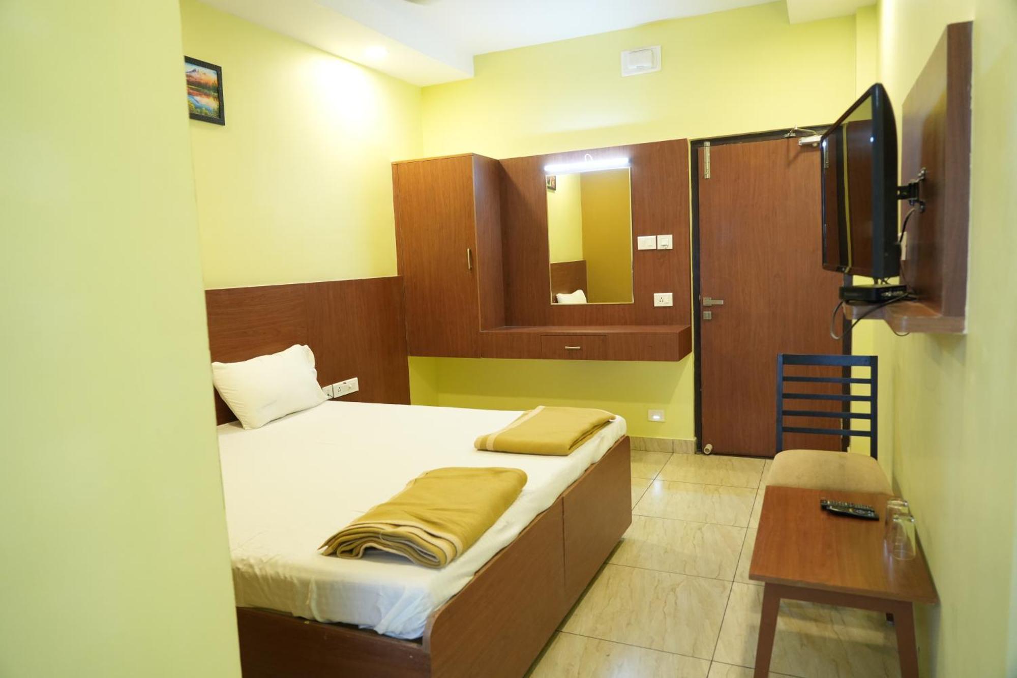 Sri Krishnan Residency Hotel Pollachi Bagian luar foto