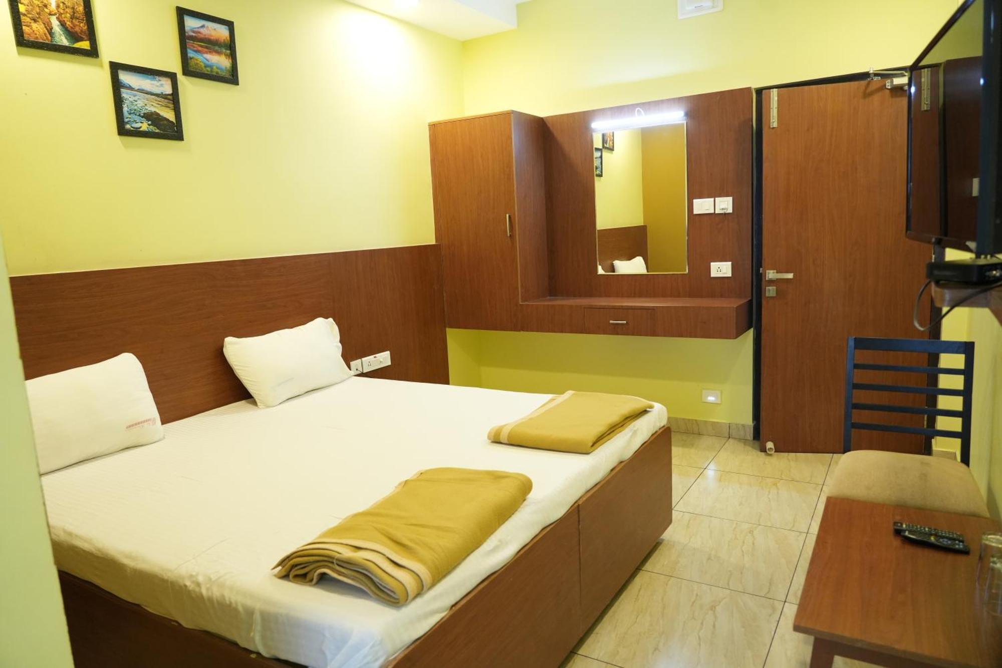 Sri Krishnan Residency Hotel Pollachi Bagian luar foto