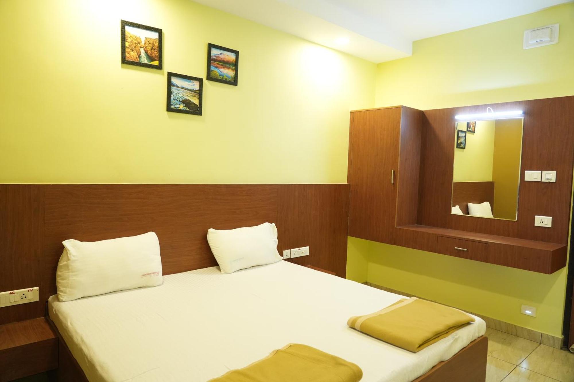 Sri Krishnan Residency Hotel Pollachi Bagian luar foto