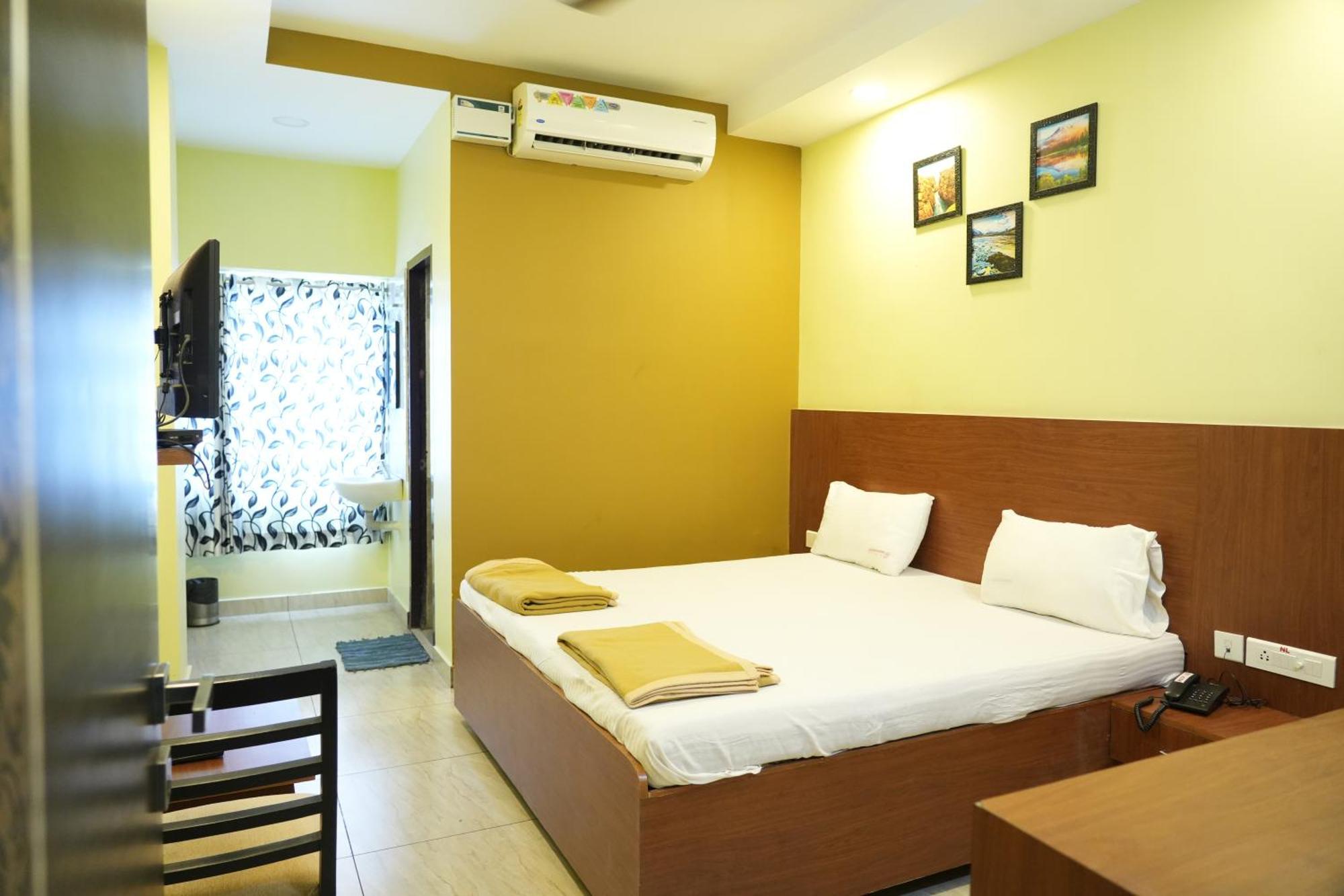 Sri Krishnan Residency Hotel Pollachi Bagian luar foto