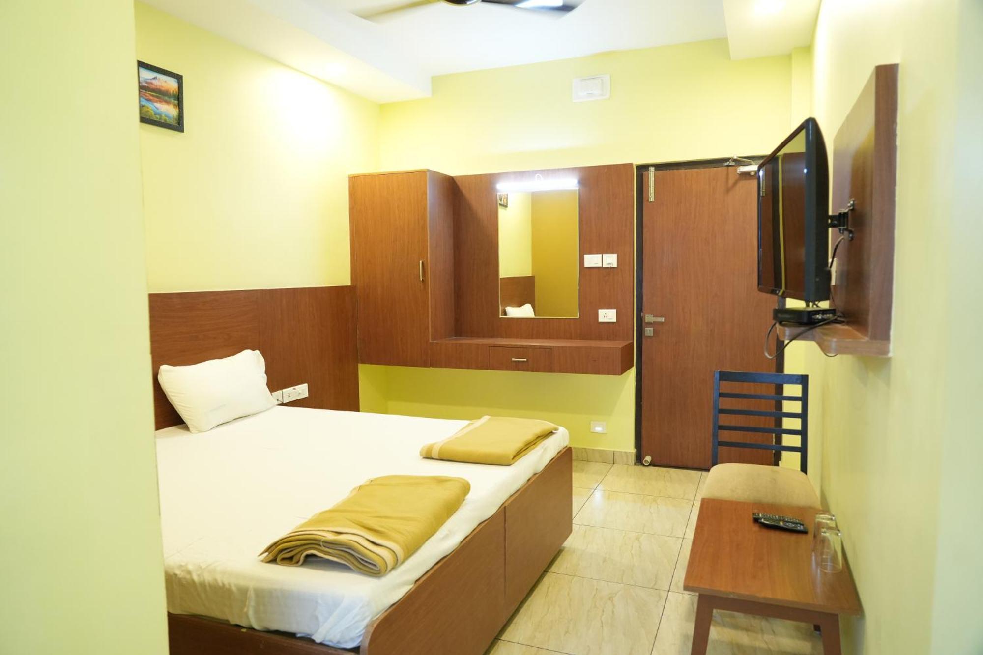 Sri Krishnan Residency Hotel Pollachi Bagian luar foto