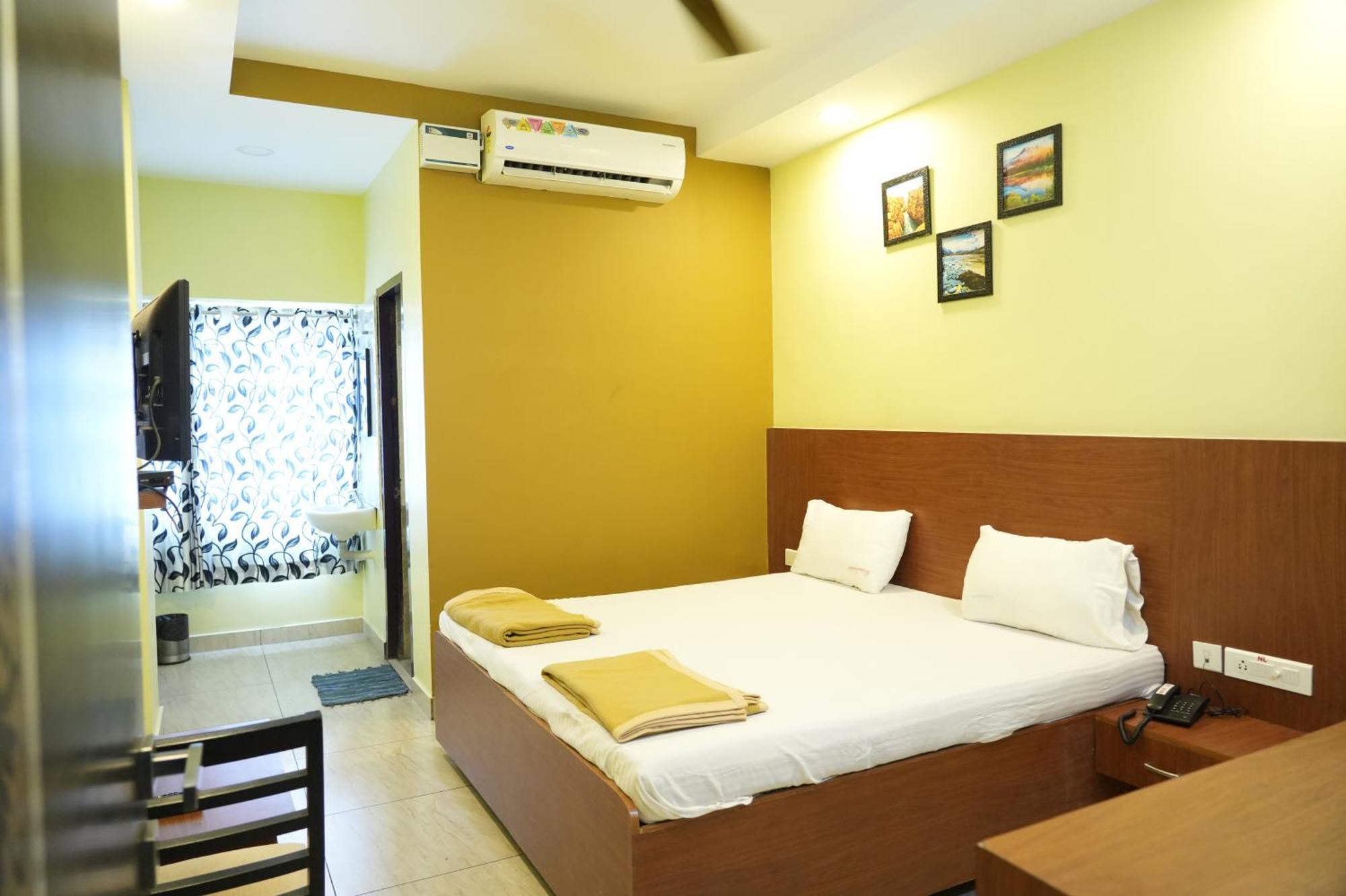 Sri Krishnan Residency Hotel Pollachi Bagian luar foto