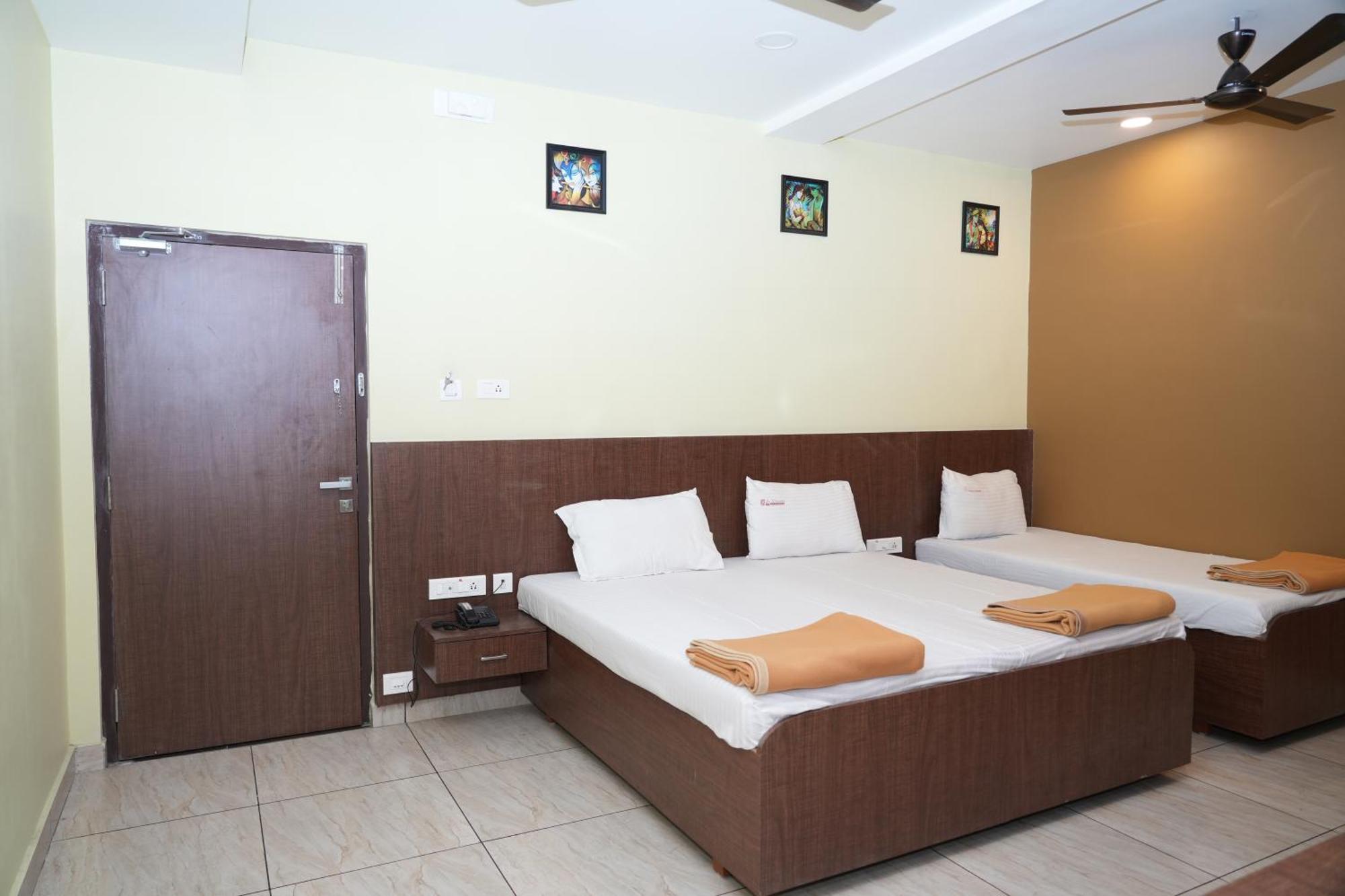 Sri Krishnan Residency Hotel Pollachi Bagian luar foto