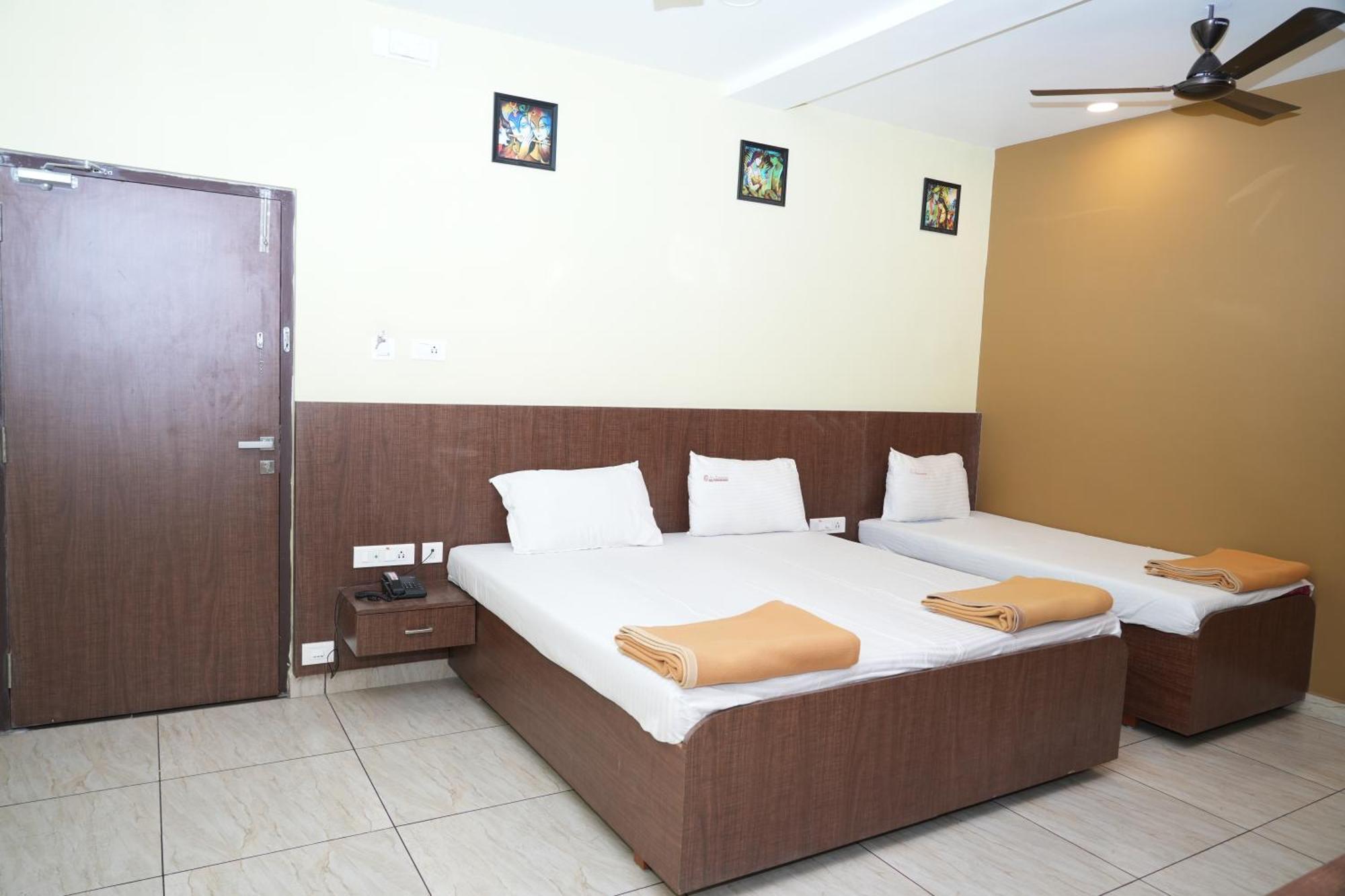 Sri Krishnan Residency Hotel Pollachi Bagian luar foto