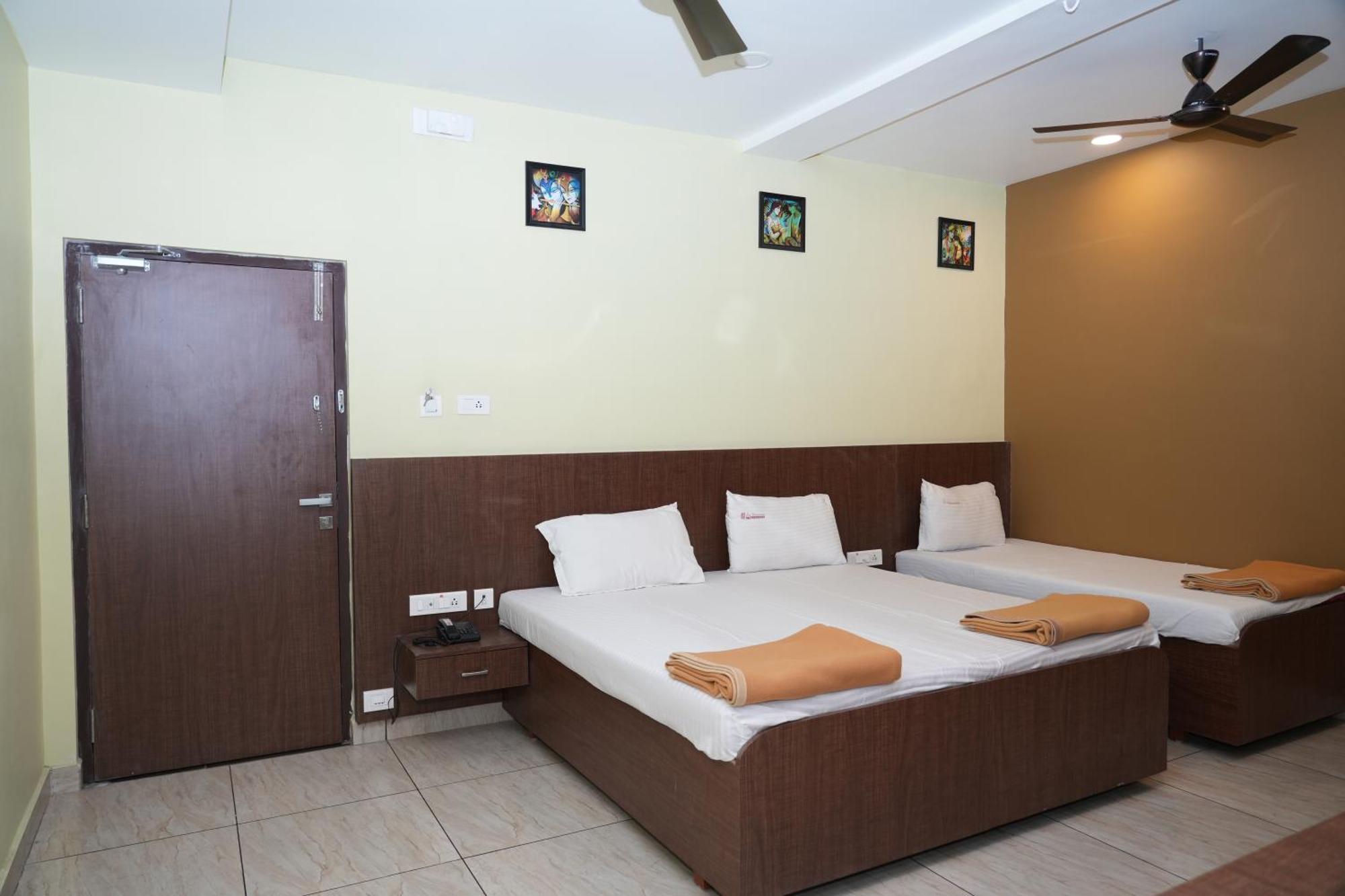 Sri Krishnan Residency Hotel Pollachi Bagian luar foto
