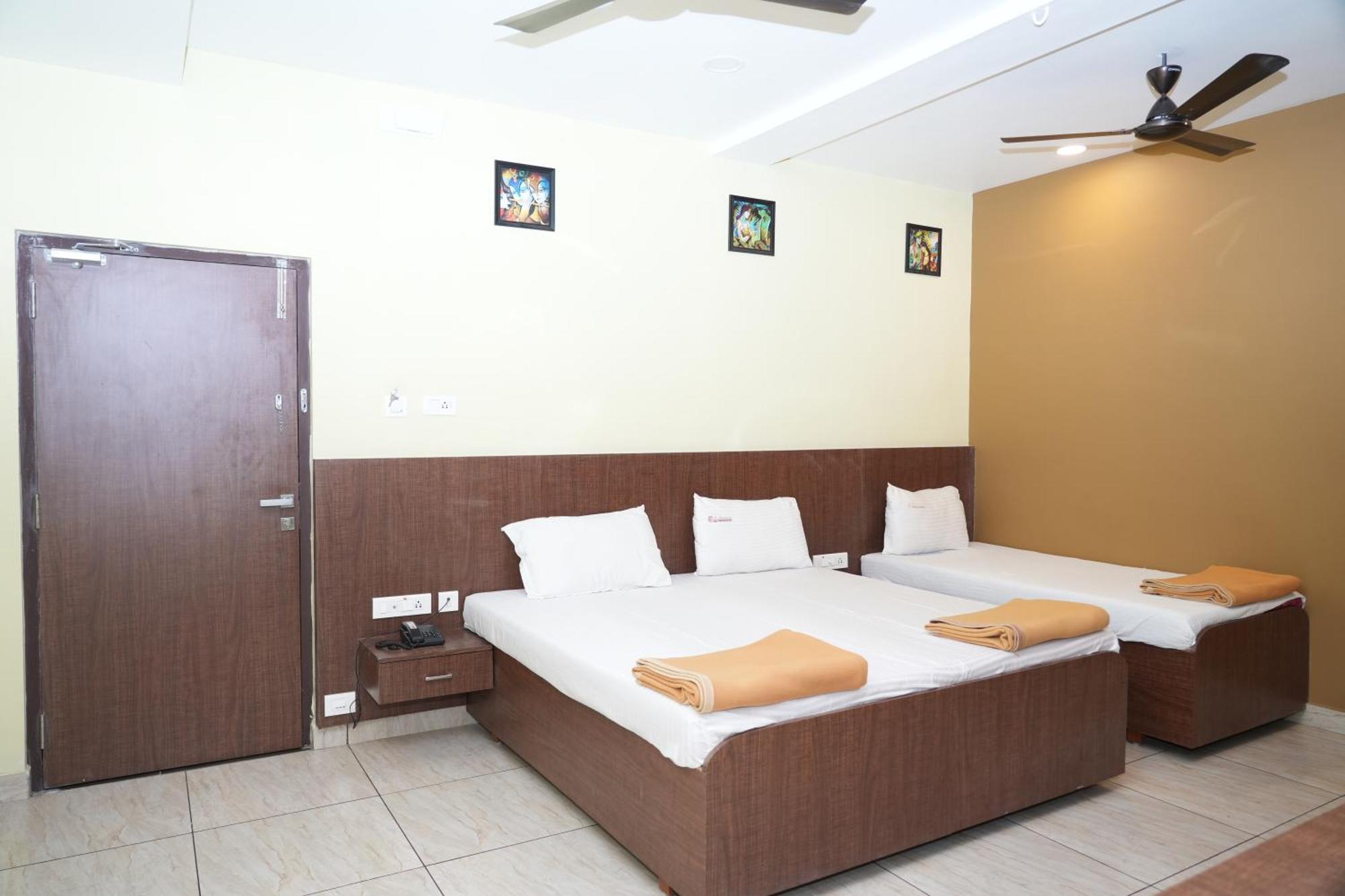 Sri Krishnan Residency Hotel Pollachi Bagian luar foto