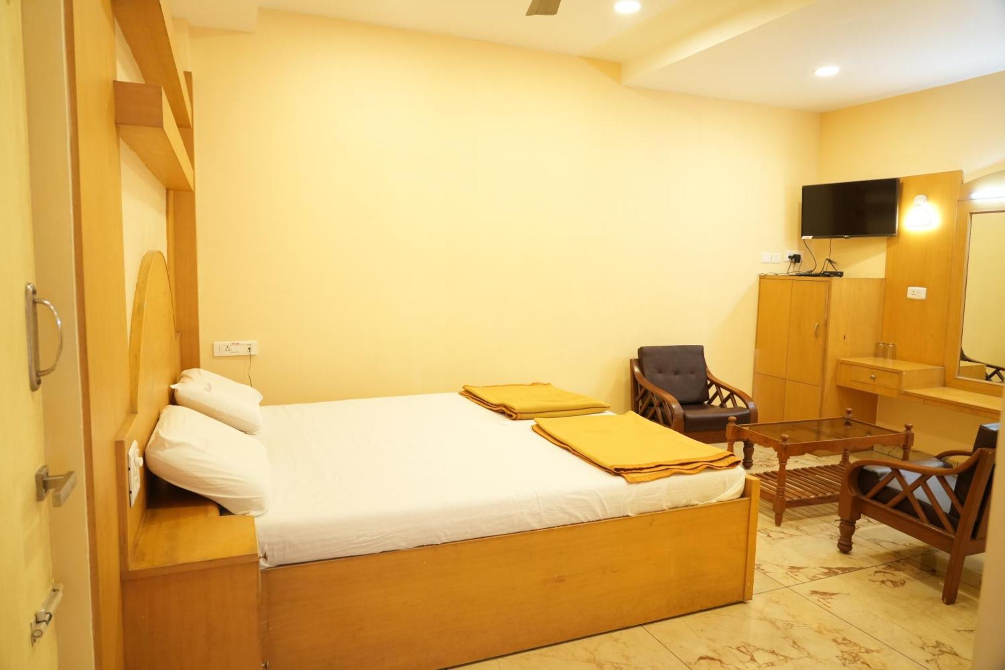 Sri Krishnan Residency Hotel Pollachi Bagian luar foto