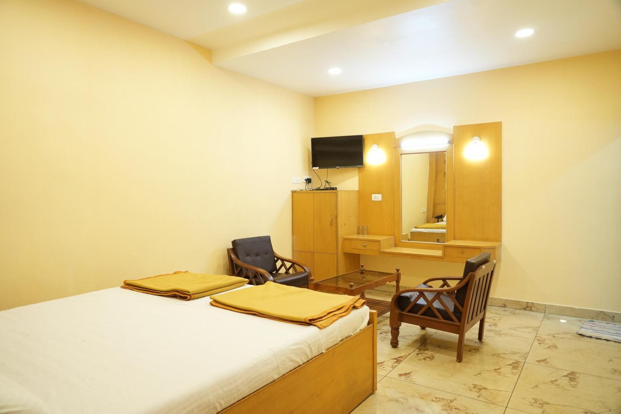 Sri Krishnan Residency Hotel Pollachi Bagian luar foto
