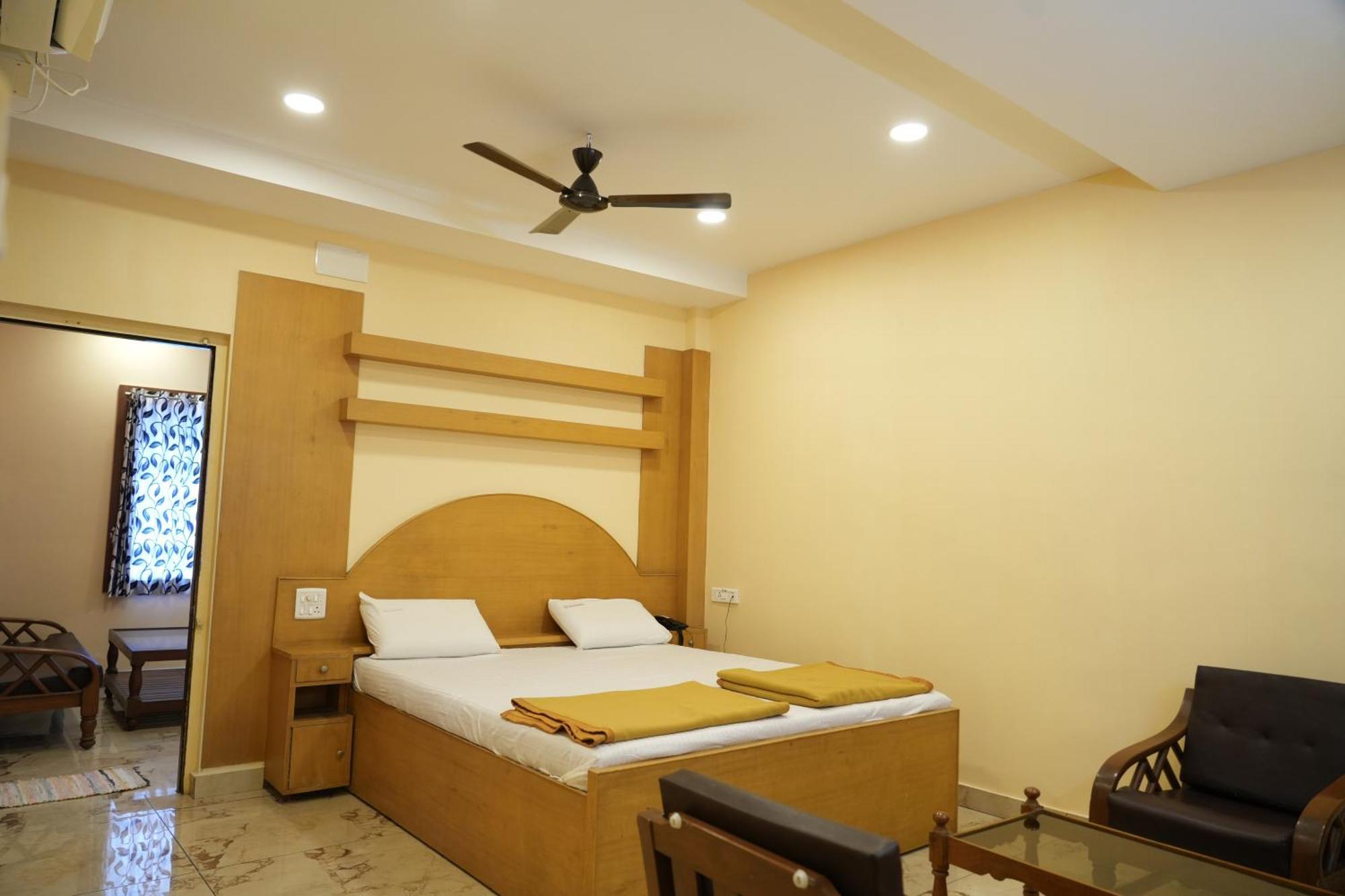 Sri Krishnan Residency Hotel Pollachi Bagian luar foto