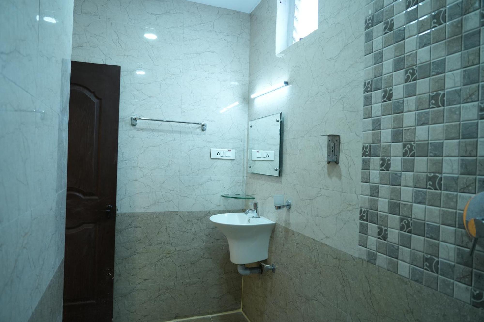 Sri Krishnan Residency Hotel Pollachi Bagian luar foto