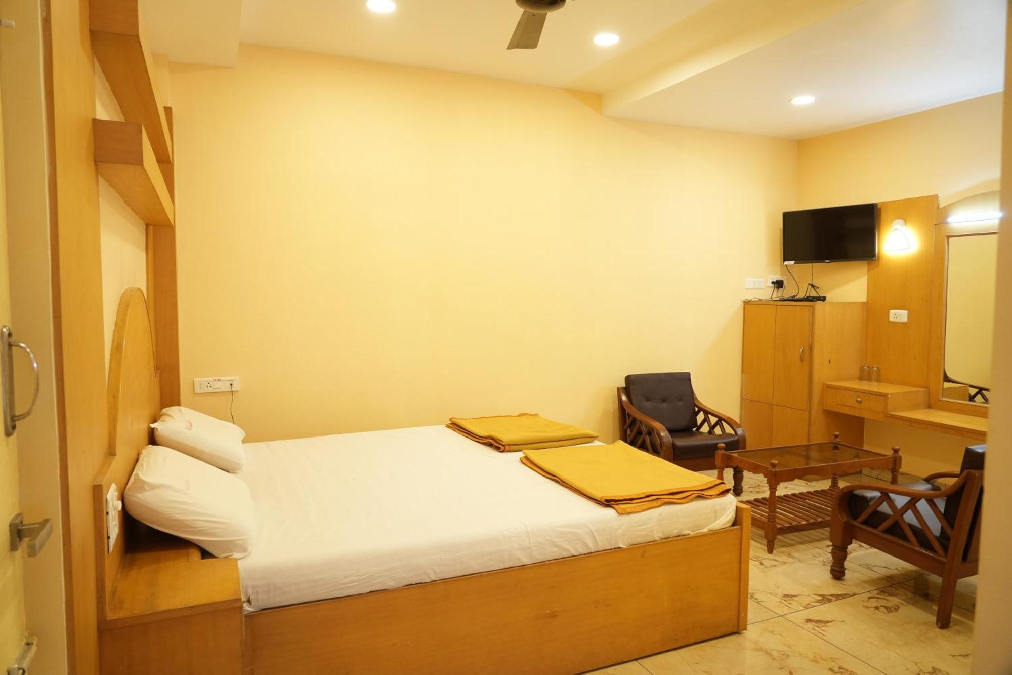 Sri Krishnan Residency Hotel Pollachi Bagian luar foto