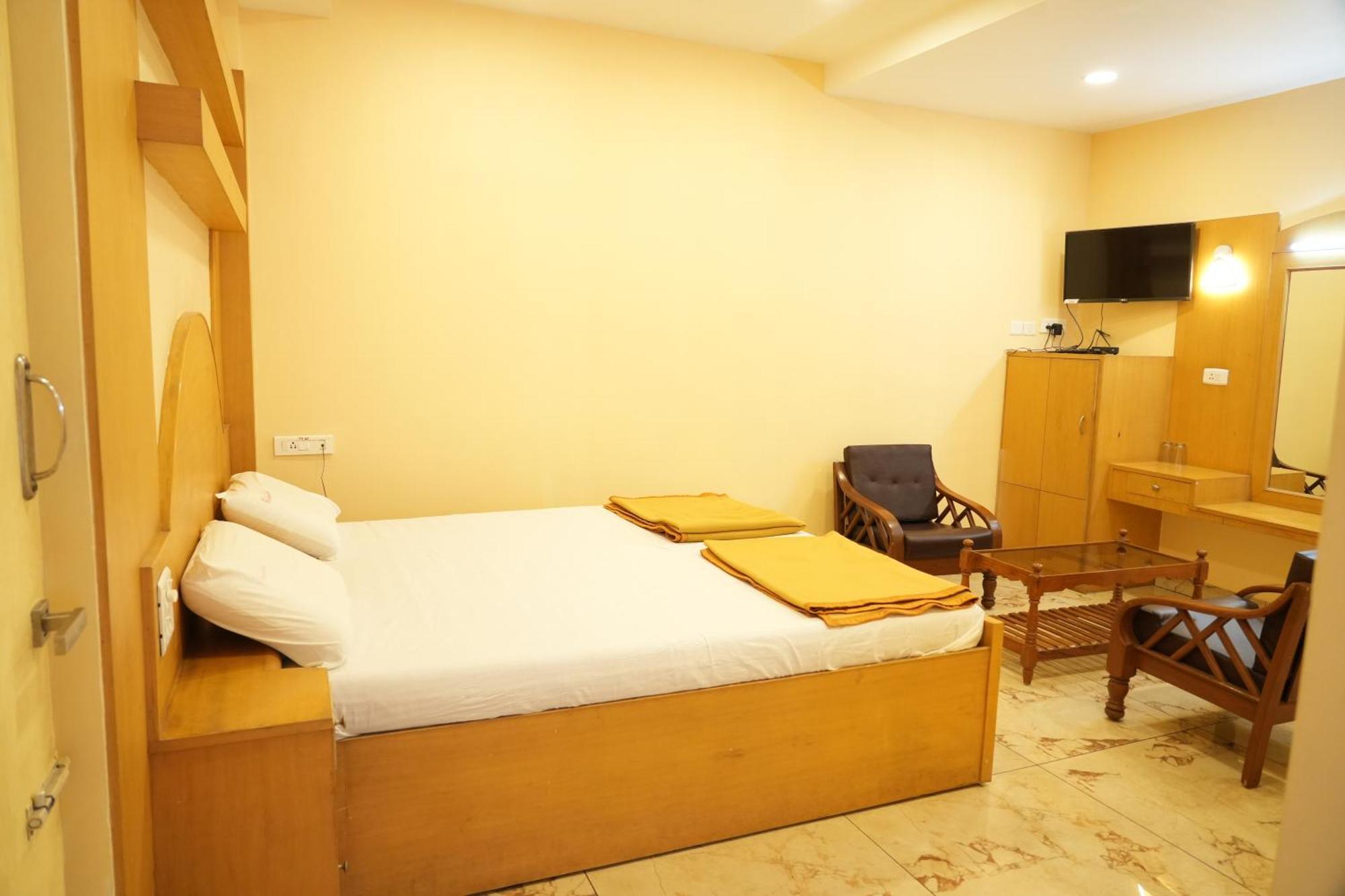 Sri Krishnan Residency Hotel Pollachi Bagian luar foto